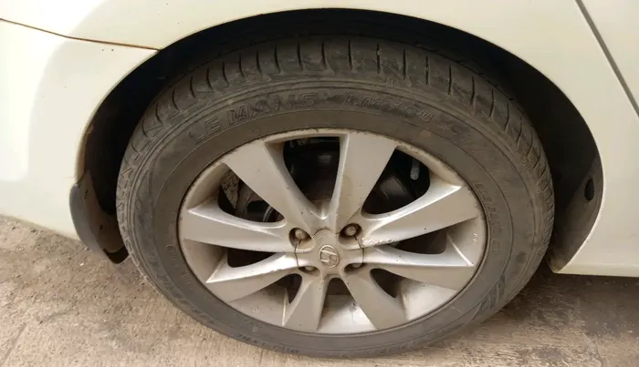 2012 Hyundai Verna FLUIDIC 1.6 CRDI SX, Diesel, Manual, 96,899 km, tyre