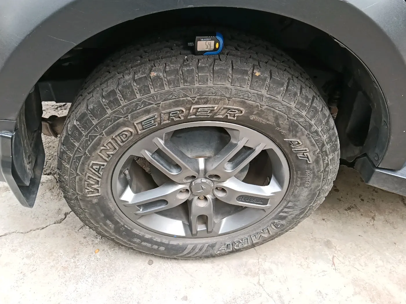 2023 Mahindra Thar LX D AT 4WD HT, Diesel, Automatic, 33,431 km, tyre