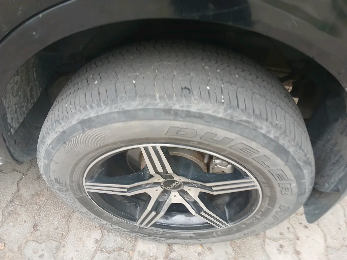 2018 Mahindra XUV500 W4, Diesel, Manual, 80,919 km, tyre