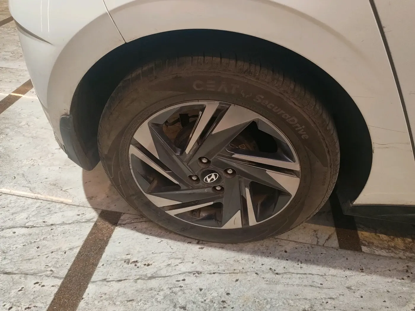 2022 Hyundai NEW I20 ASTA (O) 1.2 AT, Petrol, Automatic, 43,920 km, tyre