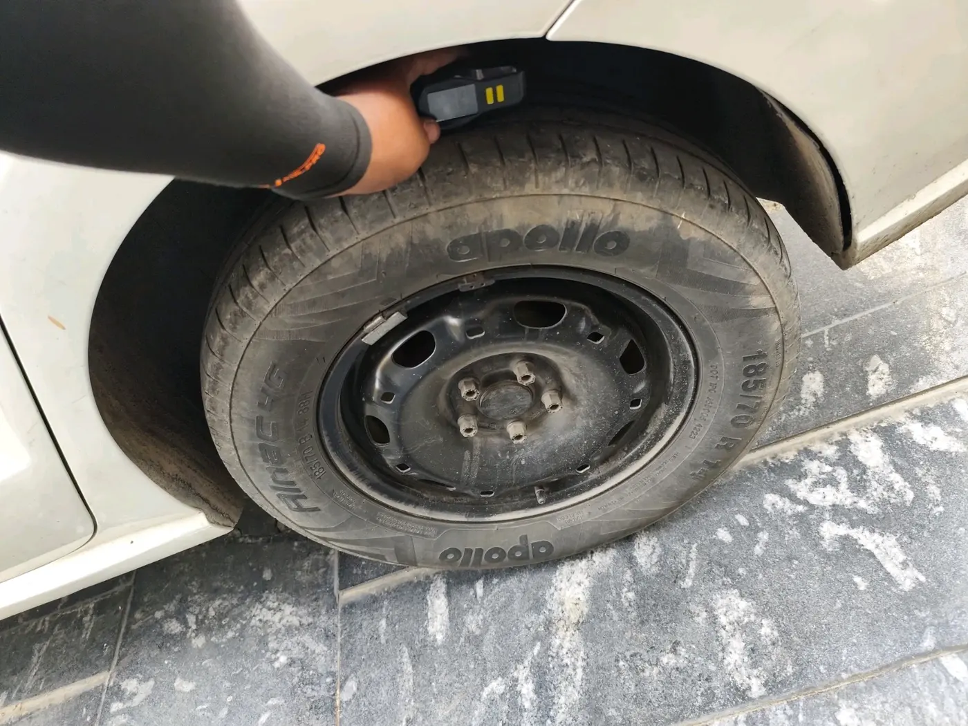 2019 Volkswagen Ameo TRENDLINE 1.0L, CNG, Manual, 1,15,297 km, tyre