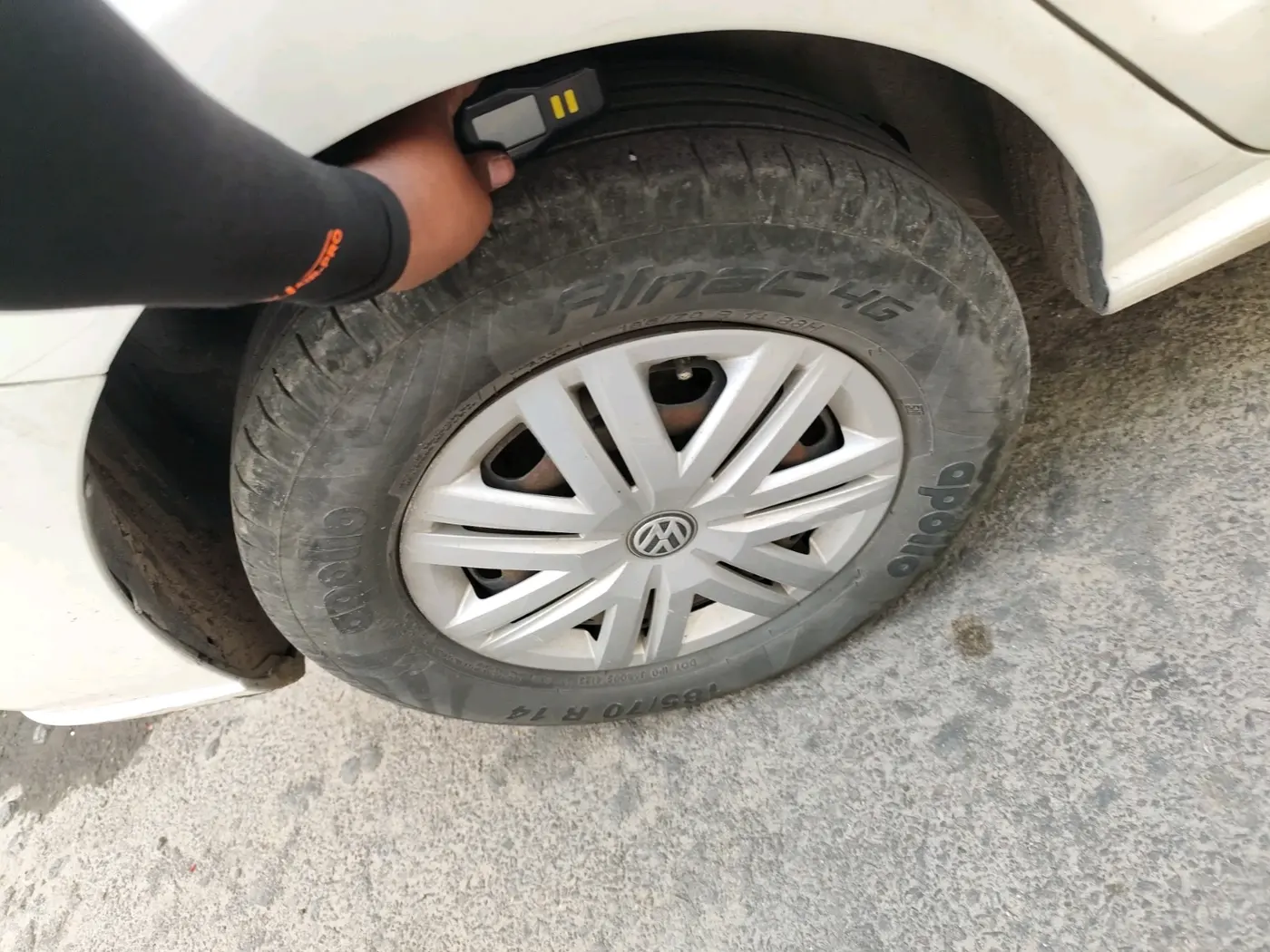 2019 Volkswagen Ameo TRENDLINE 1.0L, CNG, Manual, 1,15,297 km, tyre