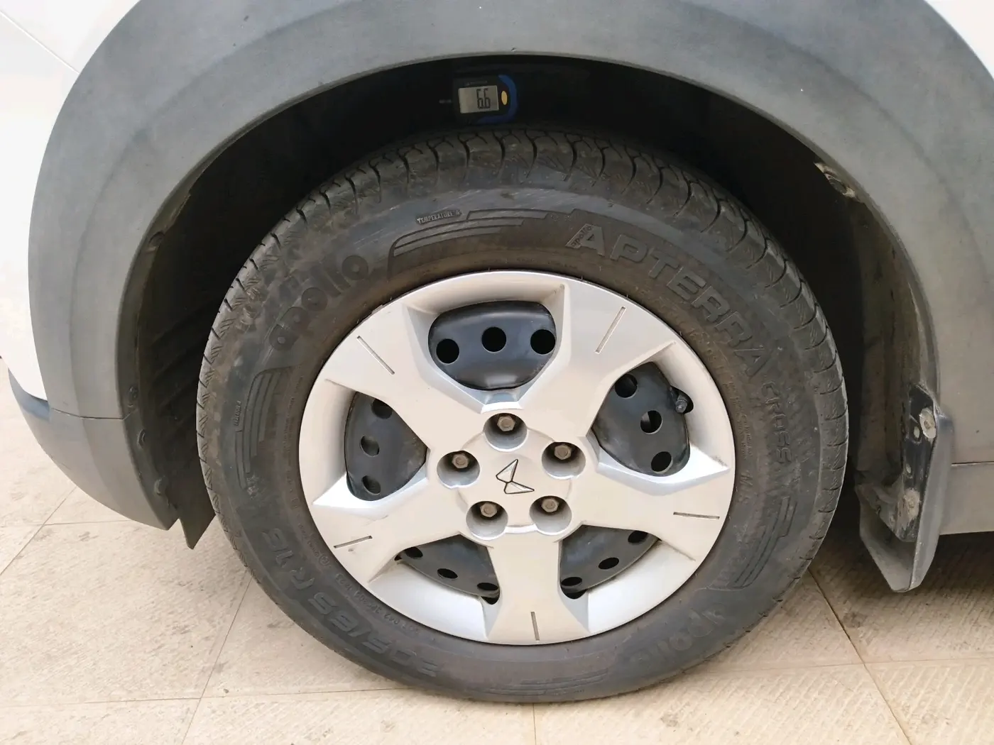 2025 Mahindra XUV 3XO MX2 Pro 1.2 L TCMPFI AT, Petrol, Automatic, 6,582 km, tyre