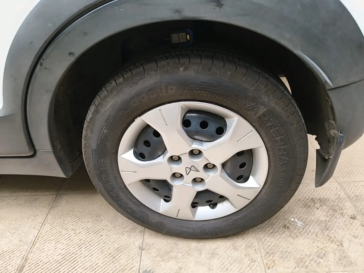 2025 Mahindra XUV 3XO MX2 Pro 1.2 L TCMPFI AT, Petrol, Automatic, 6,582 km, tyre