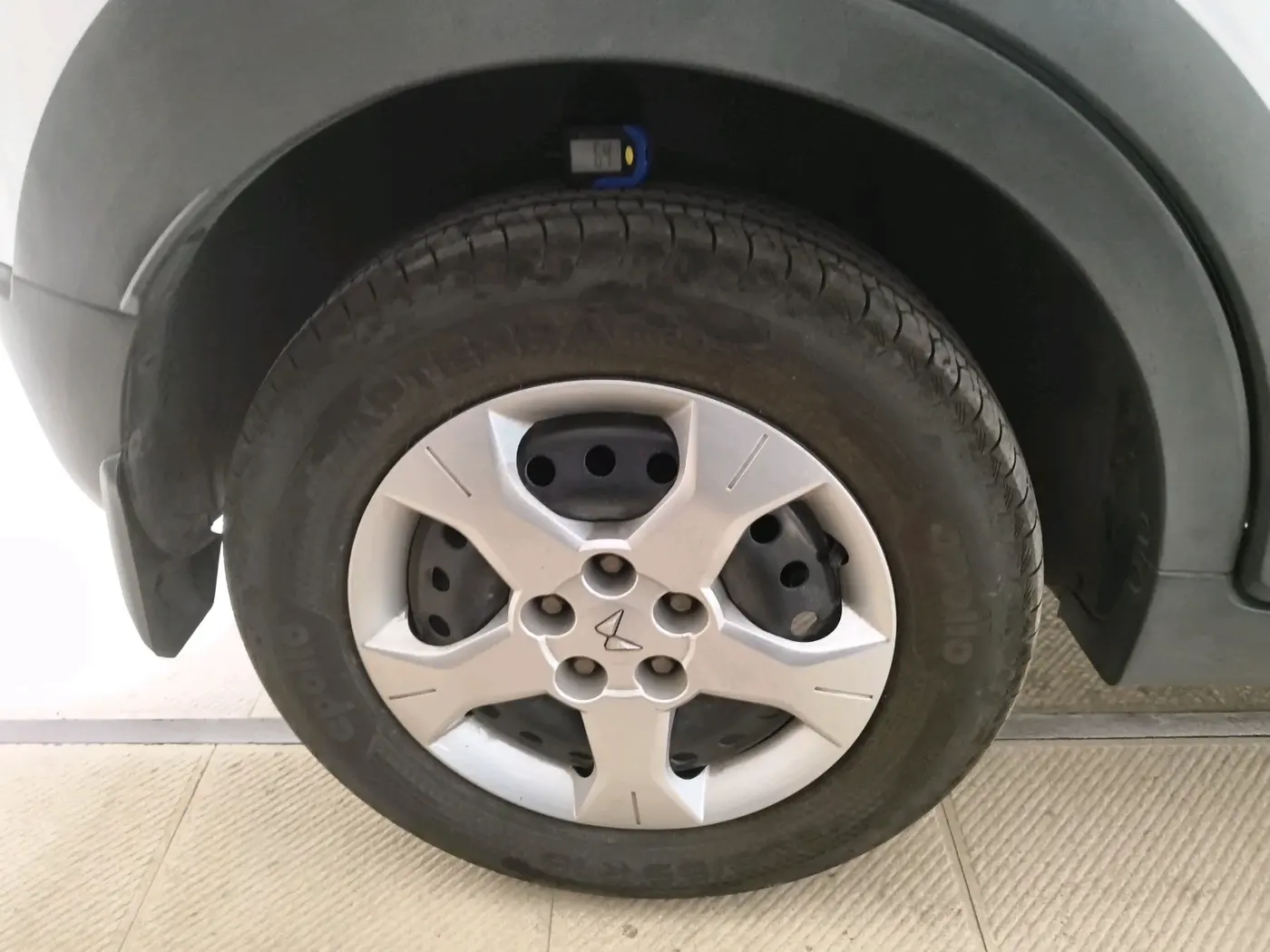 2025 Mahindra XUV 3XO MX2 Pro 1.2 L TCMPFI AT, Petrol, Automatic, 6,582 km, tyre