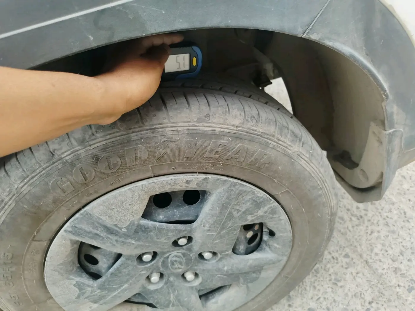 2024 Hyundai VENUE E 1.2, Petrol, Manual, 17,331 km, tyre