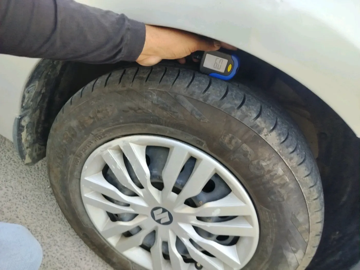 2017 Maruti Dzire VDI, Diesel, Manual, 1,49,234 km, tyre