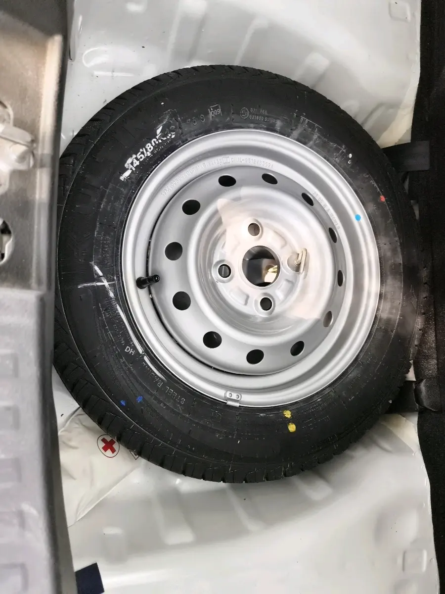 2023 Maruti Alto K10 LXI, Petrol, Manual, 11,347 km, tyre