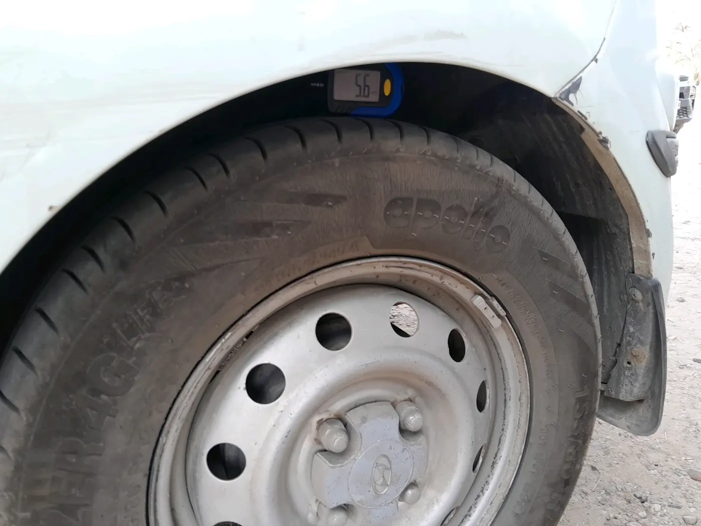 2012 Hyundai i10 ERA 1.1, CNG, Manual, 1,29,397 km, tyre