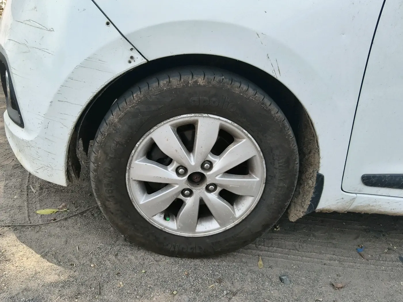 2016 Hyundai Xcent SX 1.1 CRDI, Diesel, Manual, 1,46,108 km, tyre