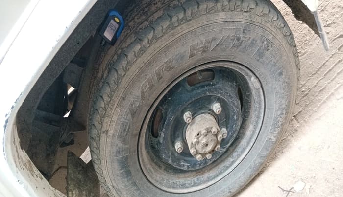 2015 Mahindra Bolero SLX BS-III, Diesel, Manual, 1,61,097 km, tyre