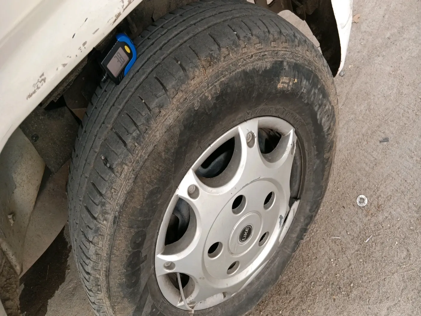 2015 Mahindra Bolero SLX BS-III, Diesel, Manual, 1,61,099 km, tyre