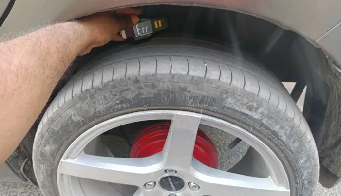 2019 Maruti Swift VXI AMT, Petrol, Automatic, 97,042 km, tyre