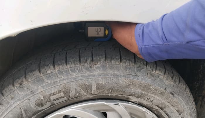 2023 Maruti Dzire TOUR S CNG, CNG, Manual, 35,727 km, tyre
