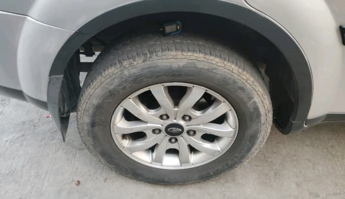 2017 Mahindra XUV500 W10, Diesel, Manual, 1,38,703 km, tyre