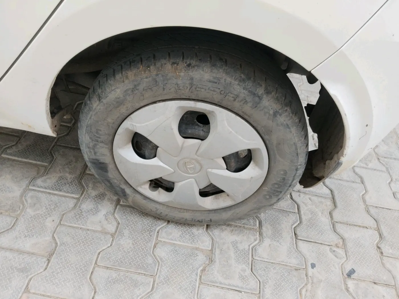 2021 Tata Tiago XT PETROL, Petrol, Manual, 25,328 km, tyre