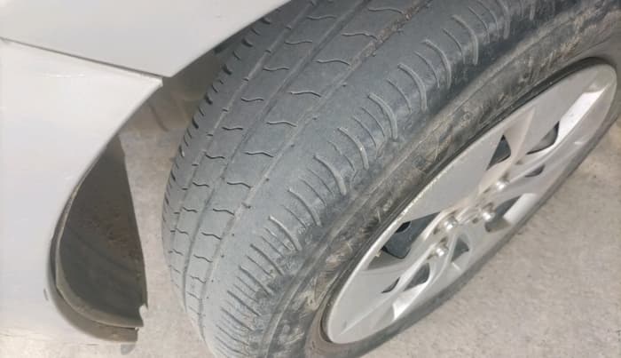 2015 Hyundai Xcent S 1.2, Petrol, Manual, 1,11,646 km, tyre