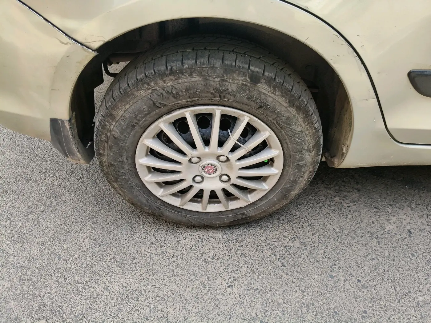 2016 Maruti Swift Dzire VXI, Petrol, Manual, 1,63,095 km, tyre