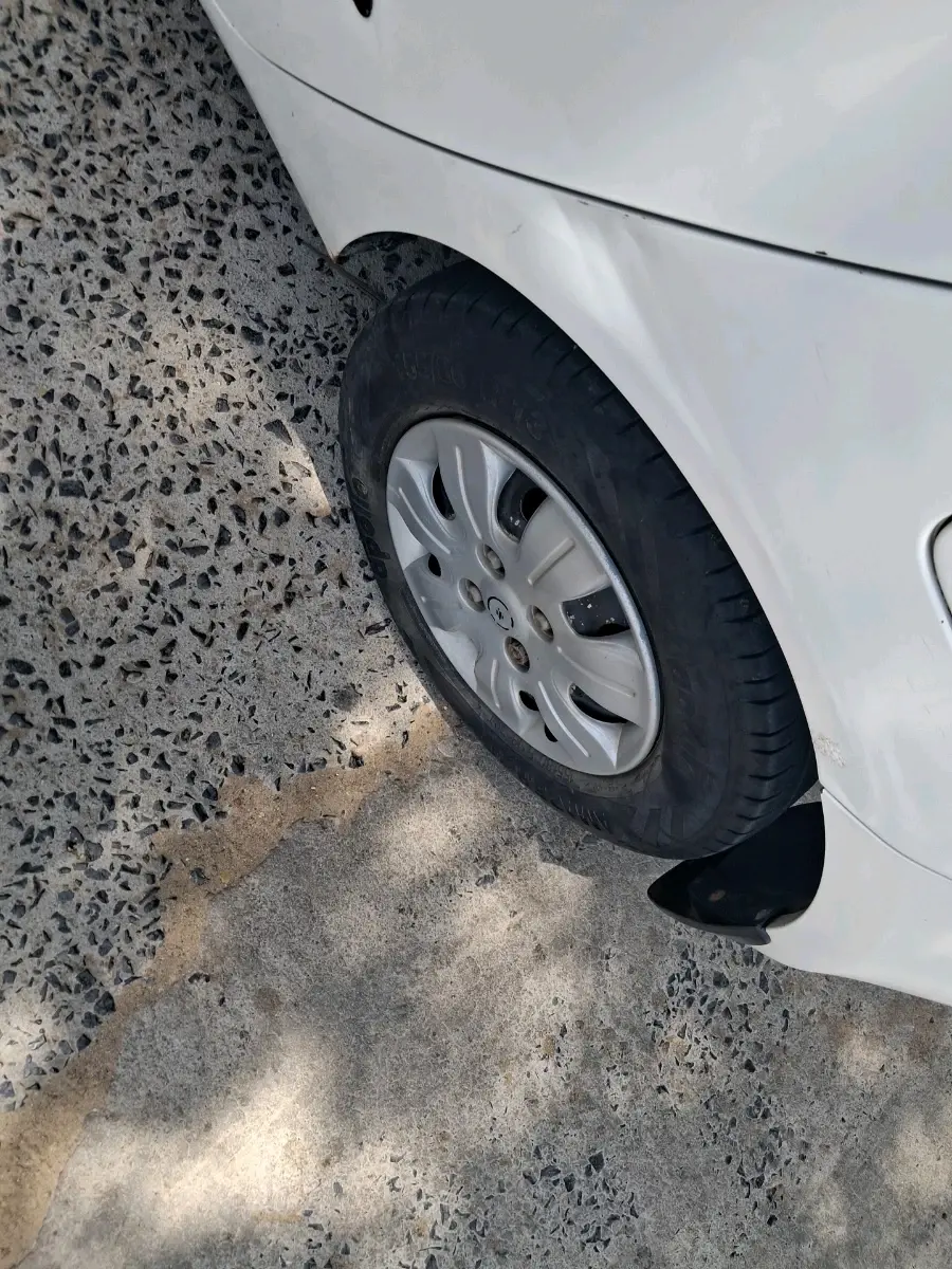 2013 Hyundai i10 ERA 1.1, Petrol, Manual, 99,266 km, tyre