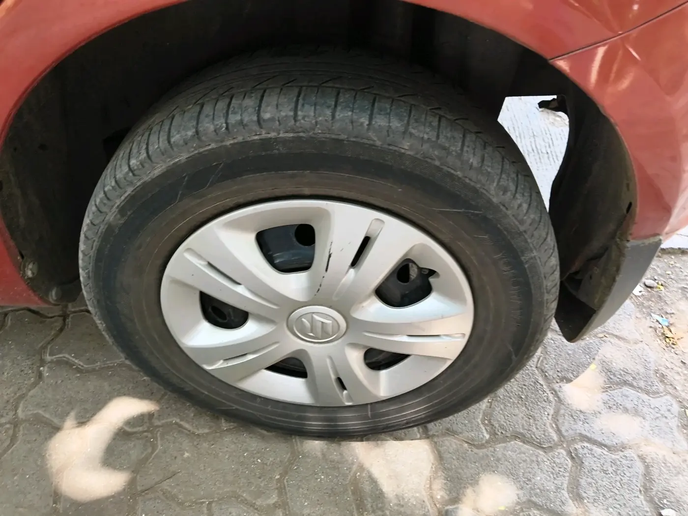 2012 Maruti Swift VXI, Petrol, Manual, 87,470 km, tyre