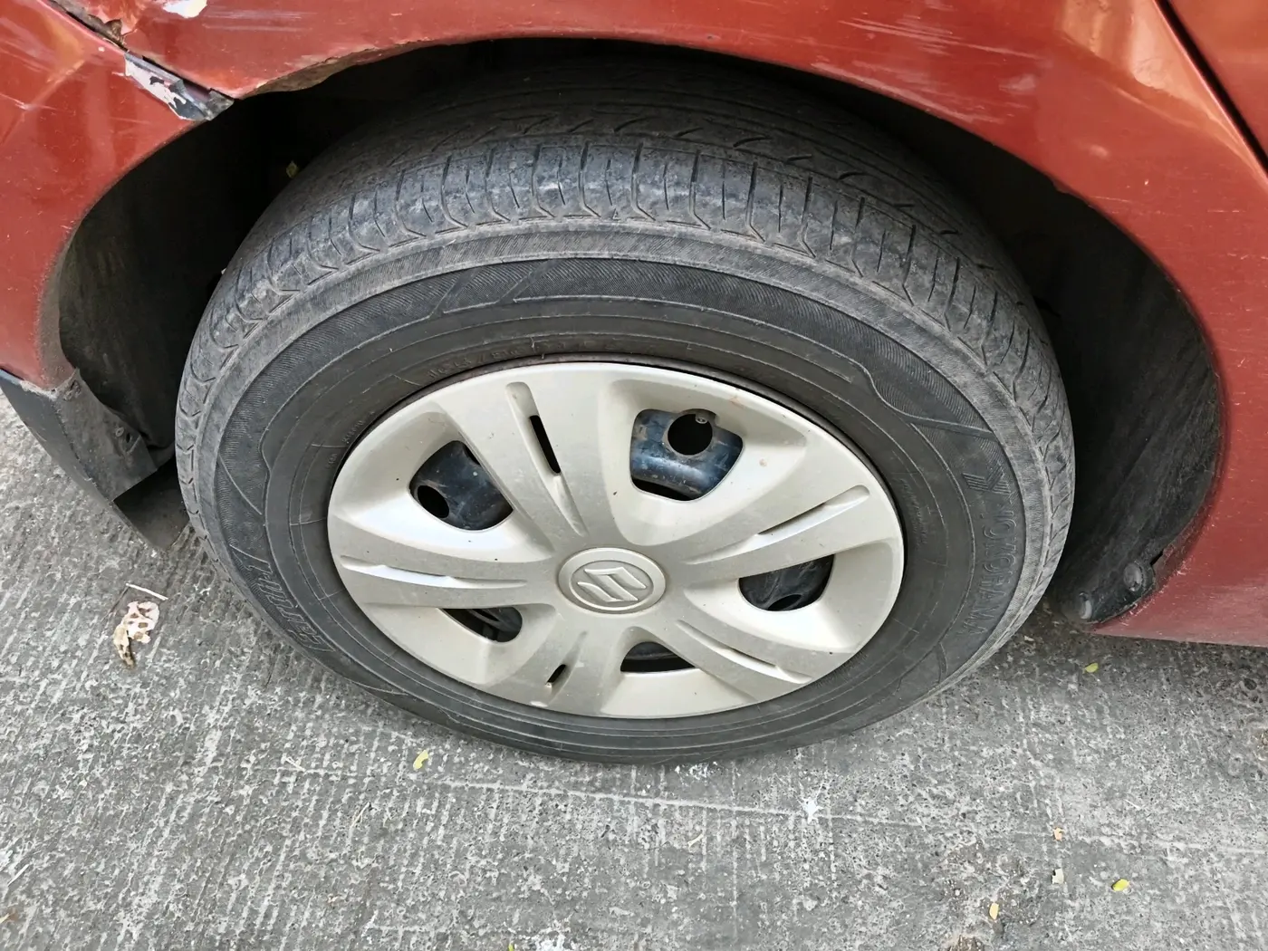 2012 Maruti Swift VXI, Petrol, Manual, 87,470 km, tyre
