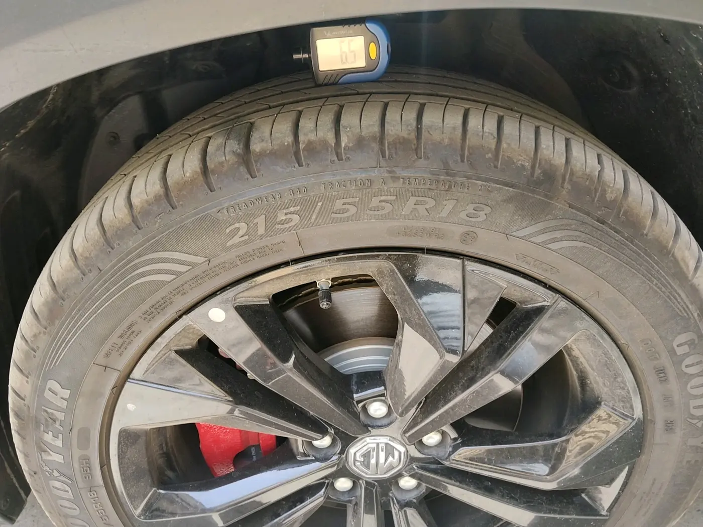 2025 MG HECTOR Sharp Pro Blackstorm 1.5 Turbo CVT, Petrol, Automatic, 5,300 km, tyre