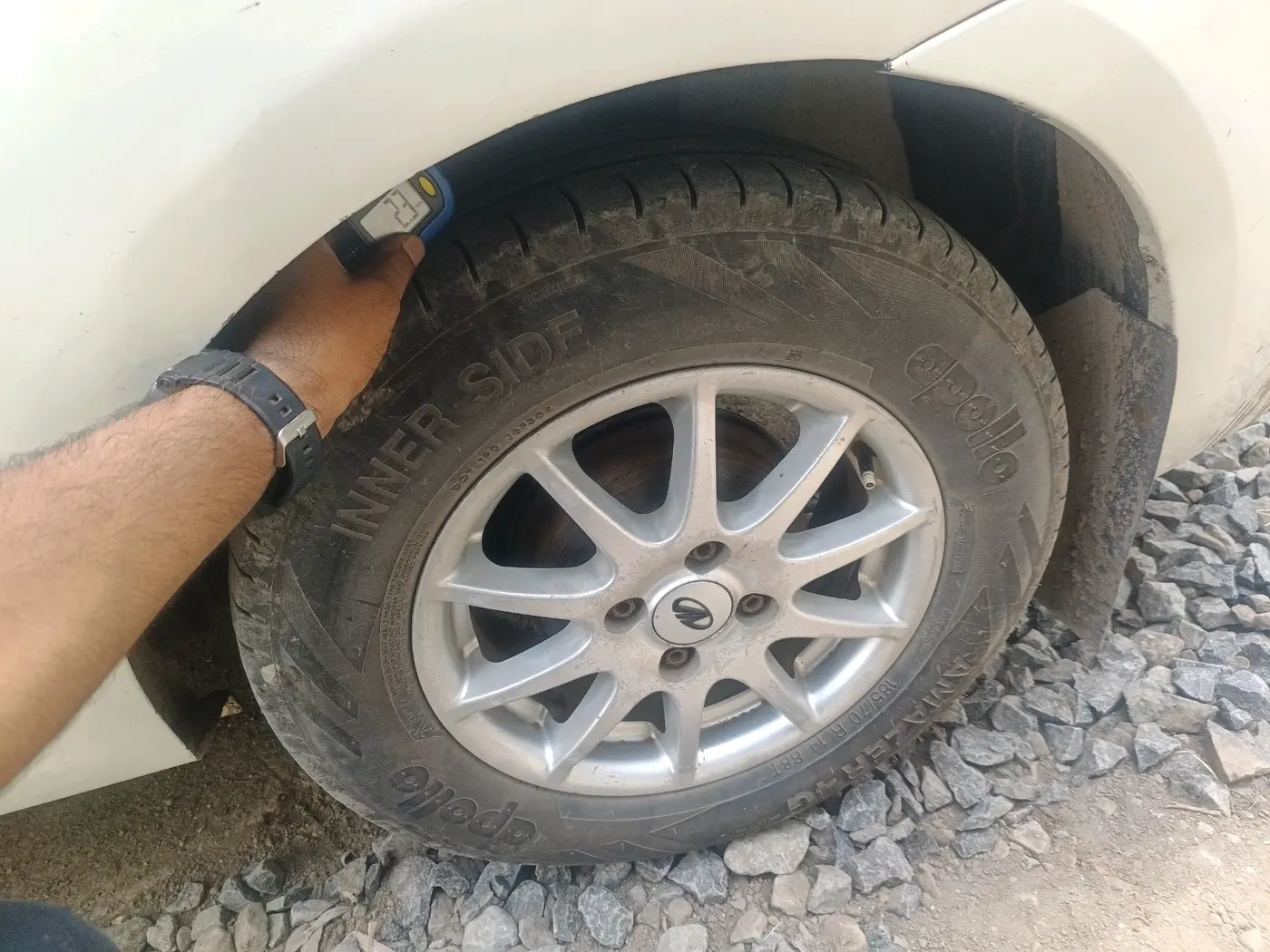 2013 Mahindra Verito 1.5 D6, Diesel, Manual, 1,64,486 km, tyre