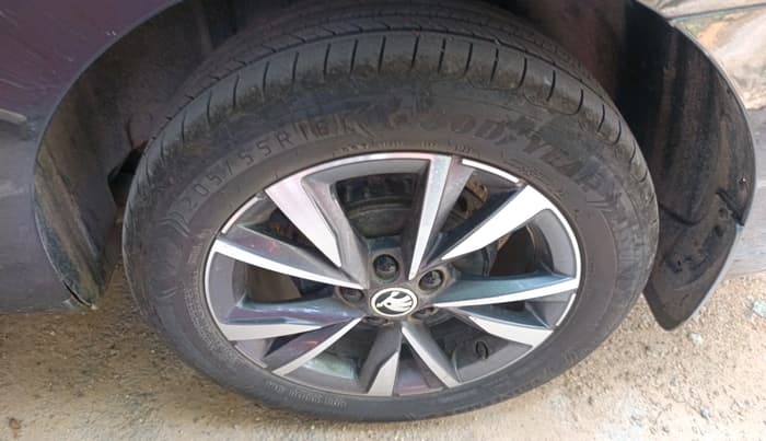 2022 Skoda SLAVIA STYLE 1.5L TSI MT, Petrol, Manual, 28,732 km, tyre