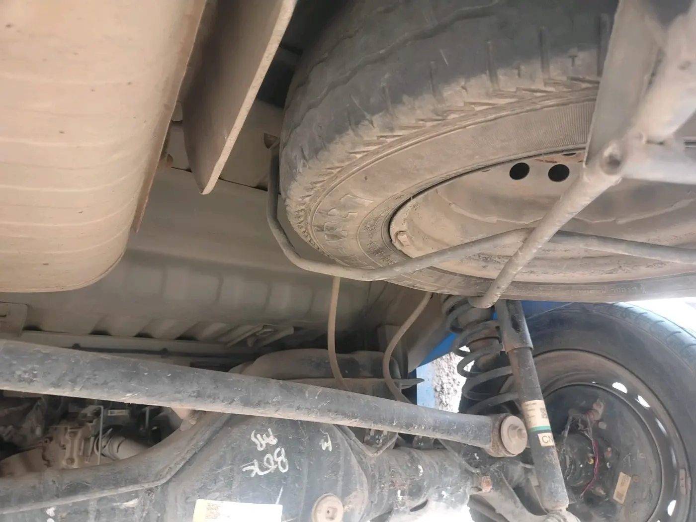 2023 Maruti Eeco 5 STR AC CNG, CNG, Manual, 52,200 km, tyre