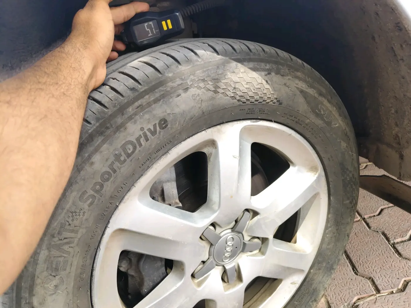 2012 Audi Q7 3.0 TDI QUATTRO, Diesel, Automatic, 1,29,598 km, tyre