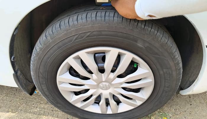 2018 Maruti Dzire VDI, Diesel, Manual, 1,43,125 km, tyre