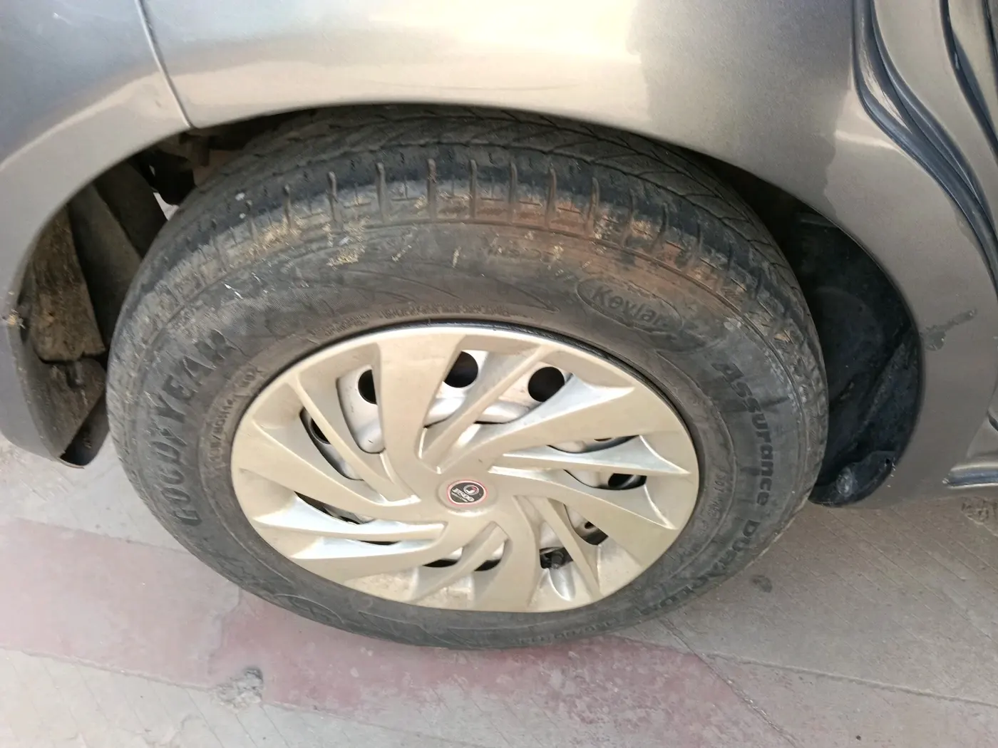2011 Maruti Ritz LXI, CNG, Manual, 90,704 km, tyre