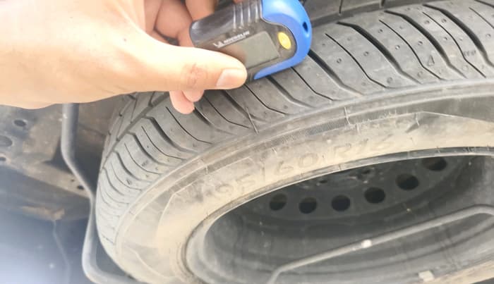 2022 Maruti XL6 ALPHA AT, Petrol, Automatic, 52,426 km, tyre