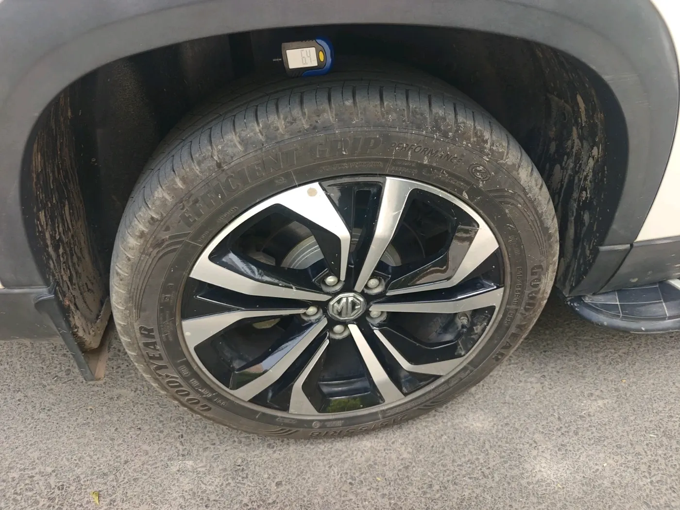 2023 MG HECTOR PLUS SHARP PRO 1.5 TURBO MT 7 STR, Petrol, Manual, 10,483 km, tyre