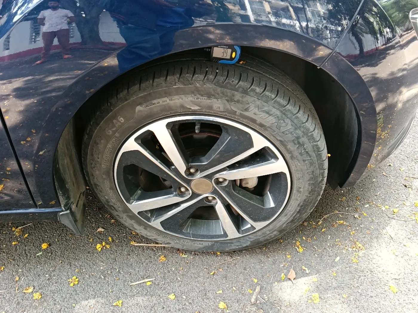 2023 Tata ALTROZ XZA PLUS, Petrol, Automatic, 14,500 km, tyre