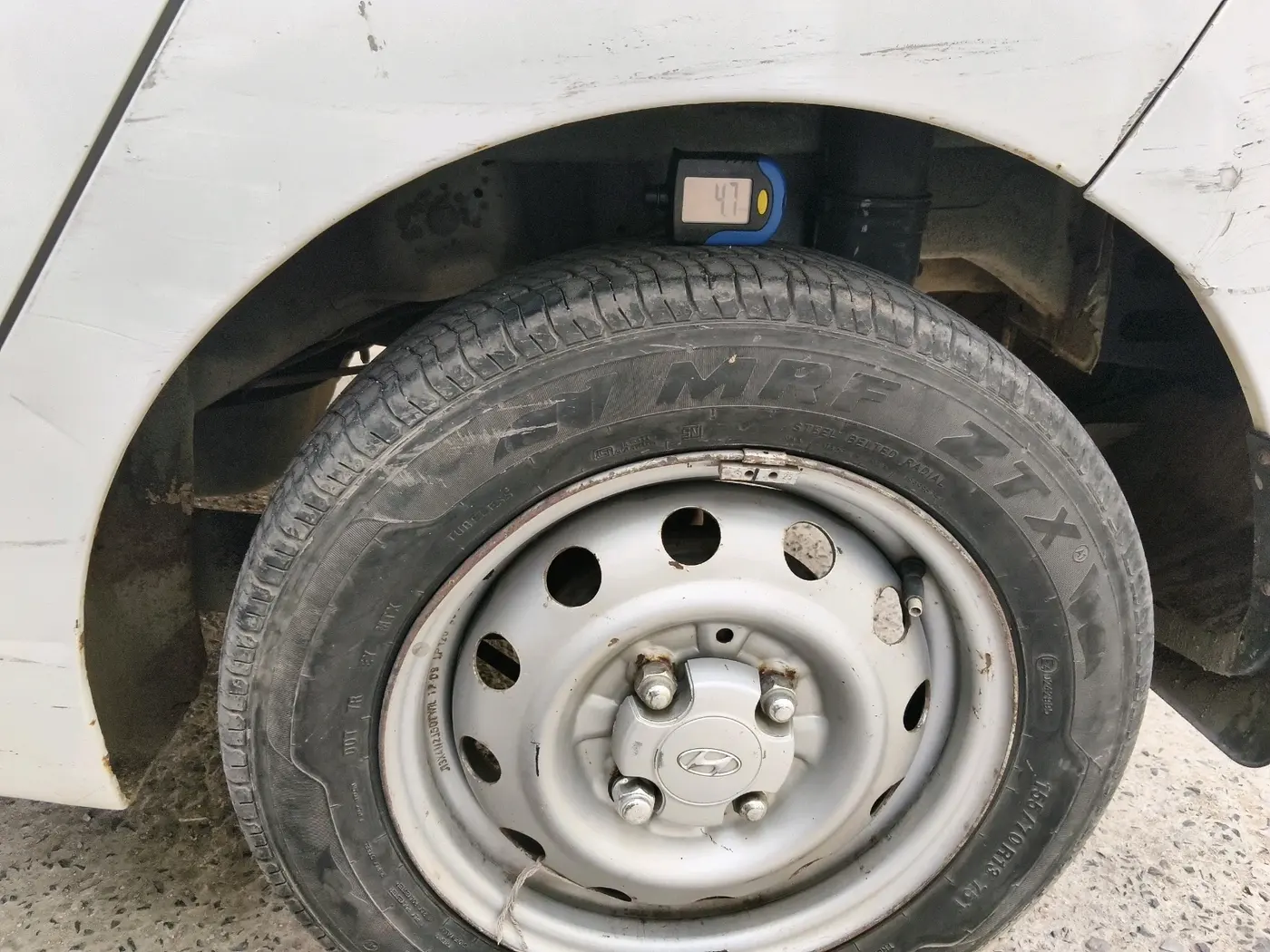 2017 Hyundai Eon ERA +, CNG, Manual, 1,44,737 km, tyre