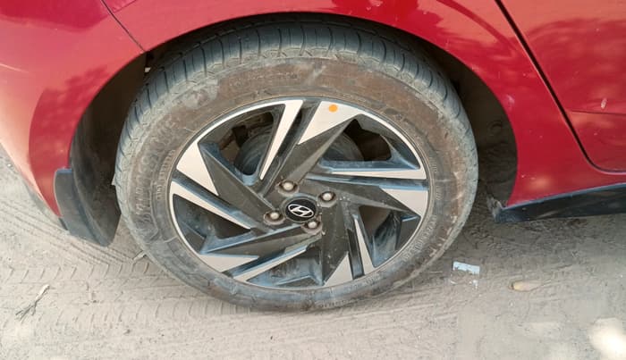 2020 Hyundai NEW I20 ASTA 1.2 MT, Petrol, Manual, 87,101 km, tyre