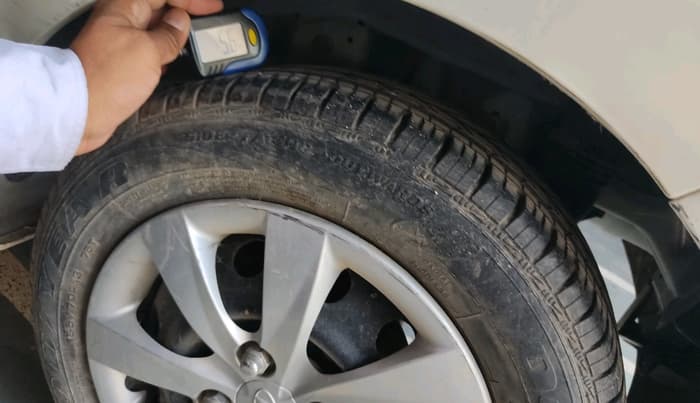 2013 Hyundai Eon MAGNA +, Petrol, Manual, 15,257 km, tyre