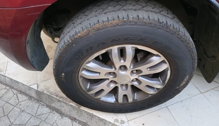 2016 Ford Endeavour TITANIUM 2.2 4X2 AT, Diesel, Automatic, 1,21,212 km, tyre