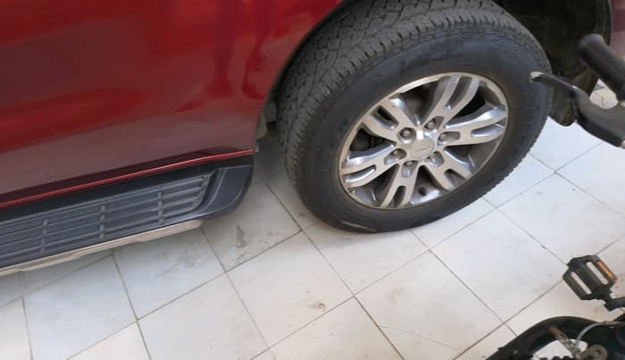 2016 Ford Endeavour TITANIUM 2.2 4X2 AT, Diesel, Automatic, 1,21,212 km, tyre