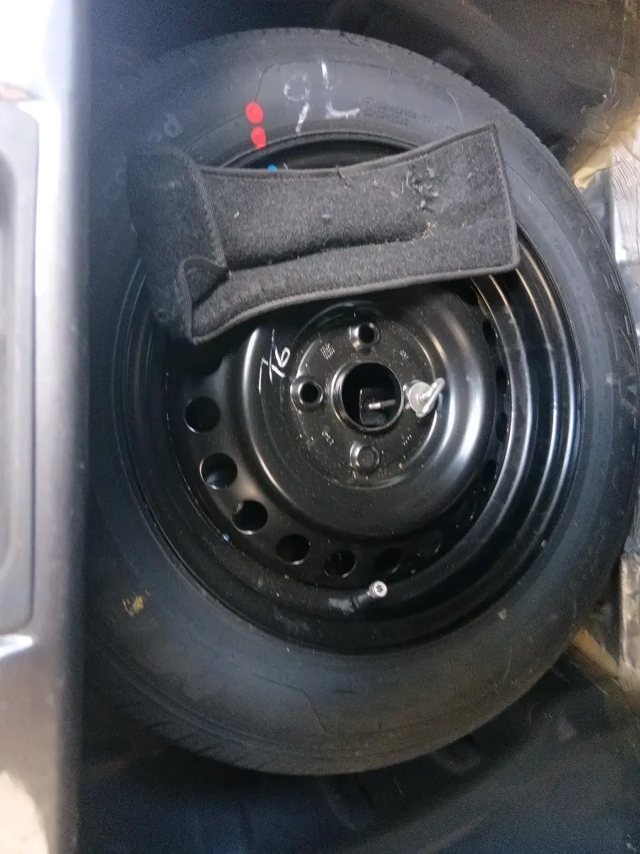 2021 Maruti S PRESSO VXI PLUS AMT, Petrol, Automatic, 19,361 km, tyre