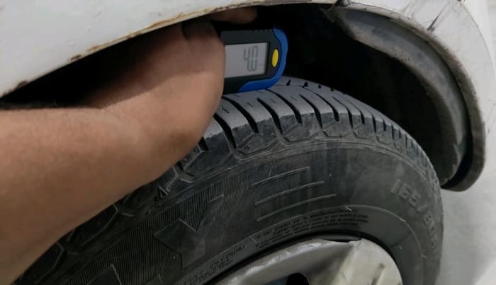 2011 Maruti Ritz VXI, CNG, Manual, 1,28,848 km, tyre