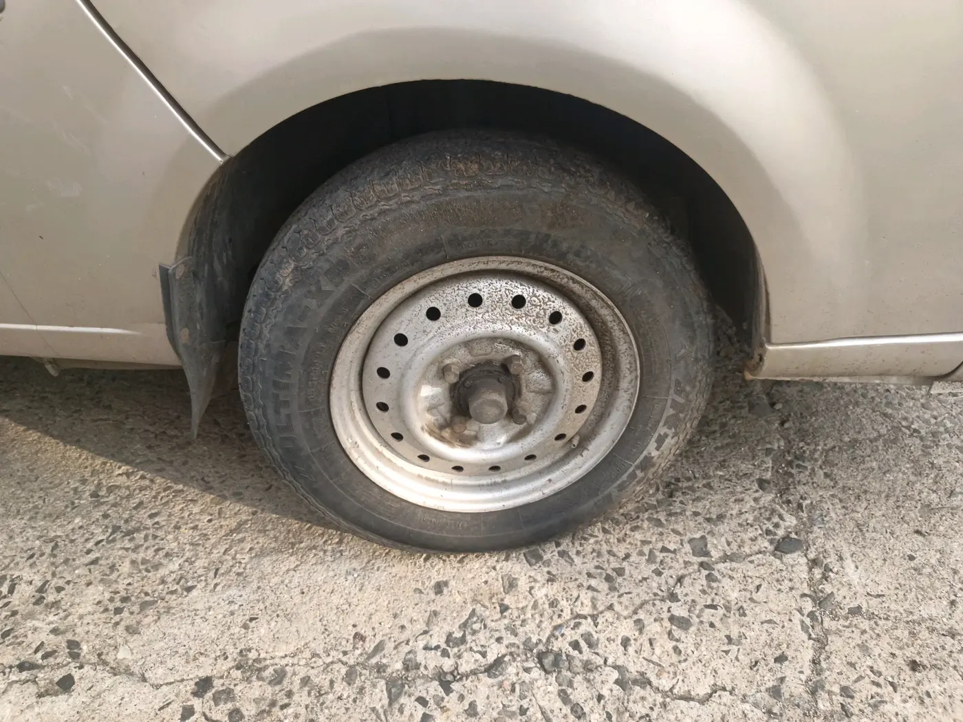 2011 Tata Venture GX 7 STR, Diesel, Manual, 67,669 km, tyre