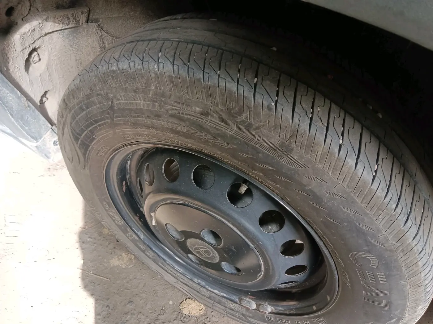 2024 Tata PUNCH PURE MT CNG, CNG, Manual, 16,711 km, tyre