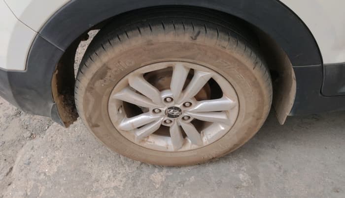 2017 Hyundai Creta SX PLUS 1.6 PETROL, Petrol, Manual, 69,975 km, tyre