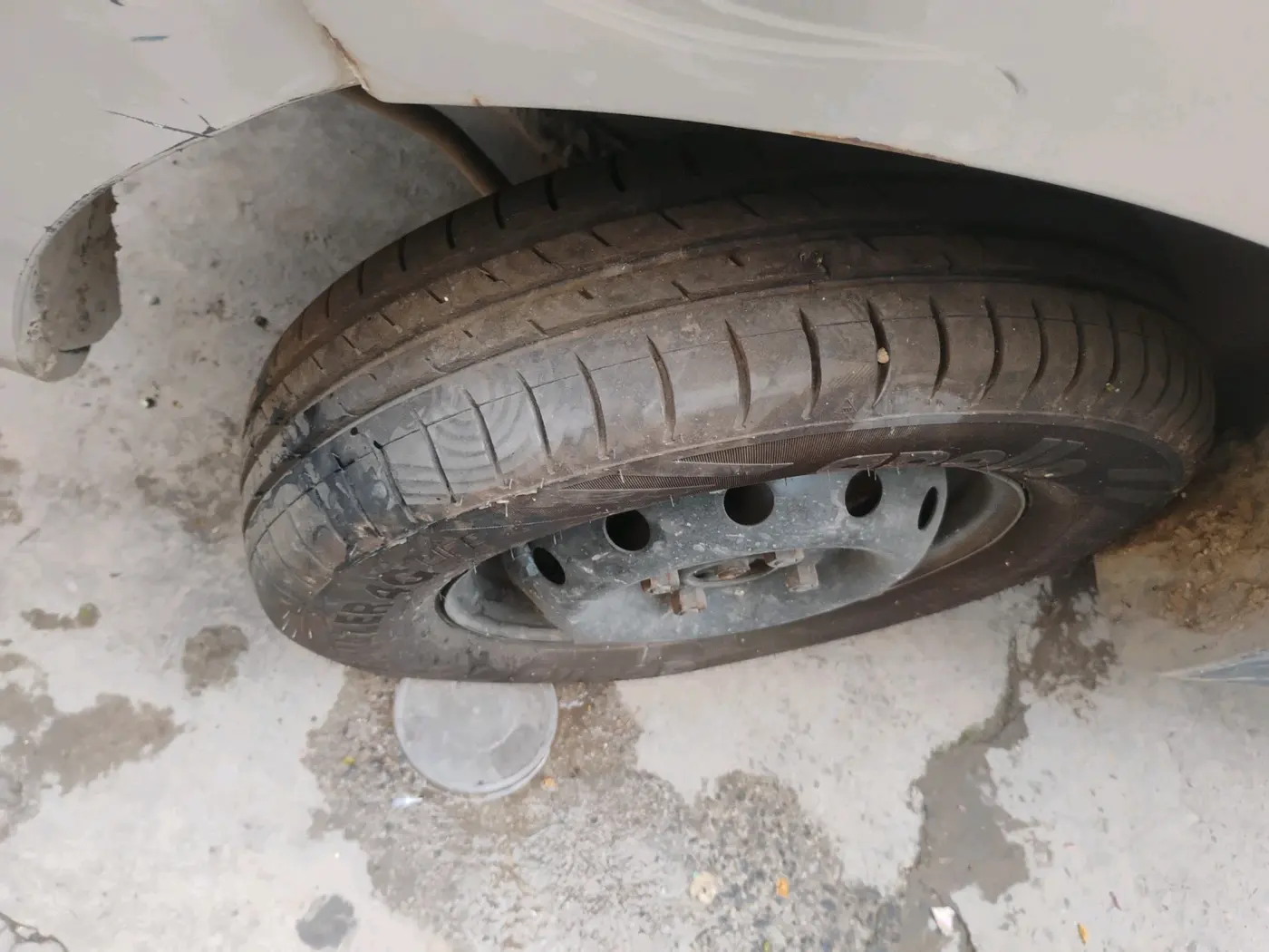 2012 Maruti Alto 800 LXI, CNG, Manual, 1,62,000 km, tyre