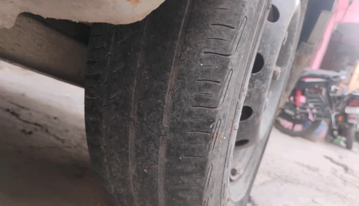 2012 Maruti Alto 800 LXI, CNG, Manual, 1,62,000 km, tyre