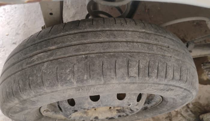 2012 Maruti Alto 800 LXI, CNG, Manual, 1,62,000 km, tyre