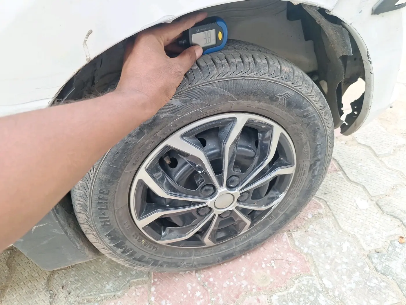 2013 Maruti Alto 800 LXI, Petrol, Manual, 53,254 km, tyre