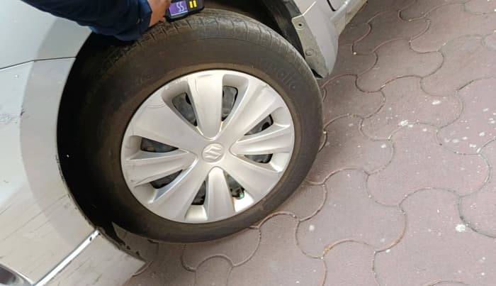 2017 Maruti Ertiga VXI, Petrol, Manual, 50,367 km, tyre